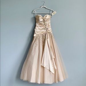 ✨ VINTAGE Wedding Dress BNWT ✨